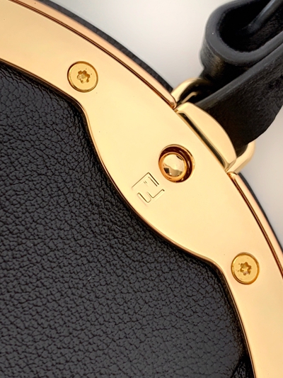 フェンディバッグ全体デザイン